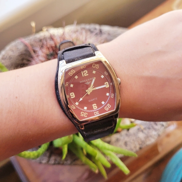 Classic Dockers Quartz Red & Black Leather Chunky Analog Watch - Picture 3 of 14